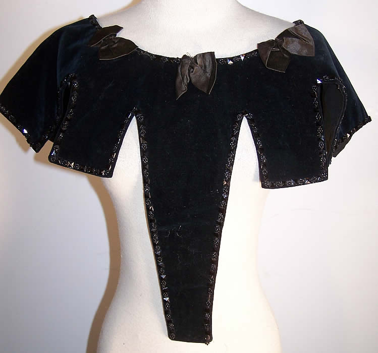 Victorian Midnight Blue Velvet Jet Beaded Bow Capelet Collar  Front view.