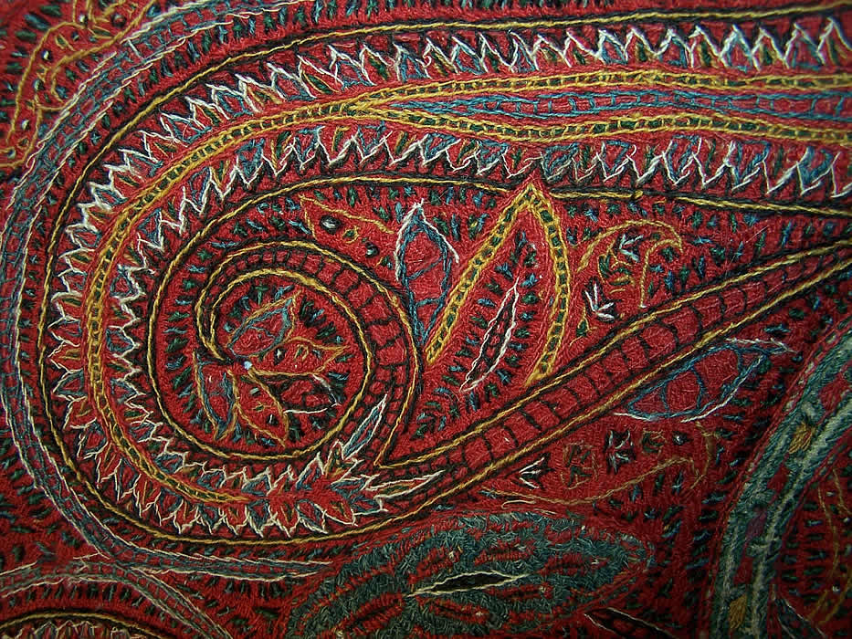 Victorian Antique Kashmir Hand Woven Pieced Paisley Shawl Close up.