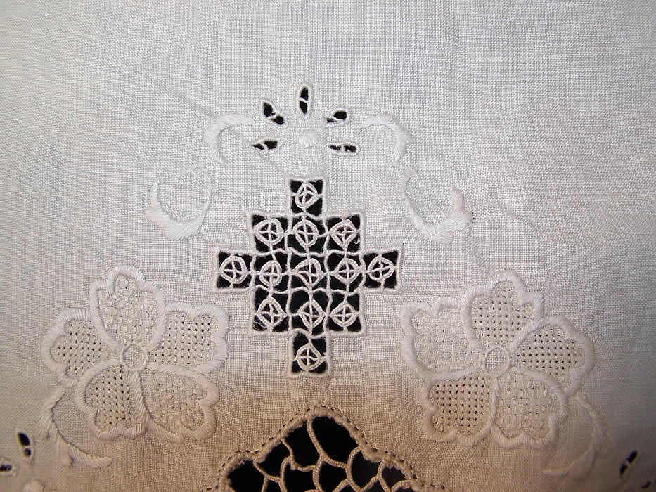 Hand Embroidered Irish Linen Lace Banquet Tablecloth 12 Napkins close-up view.