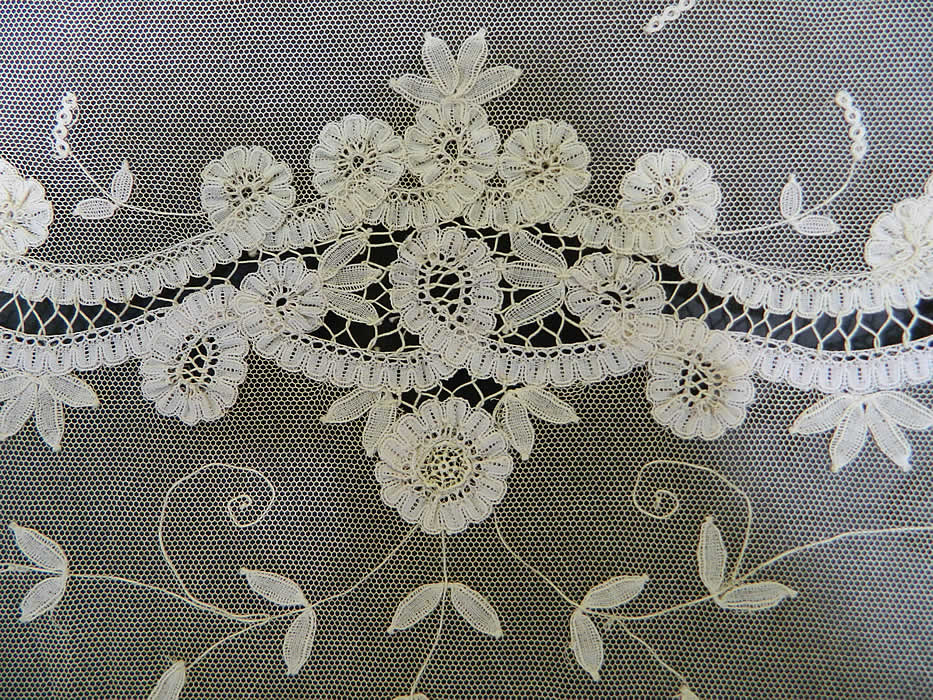 Vintage Antique Rosette Net Princess Bobbin Lace Bedspread Shawl