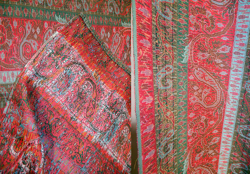 Victorian Antique Jacquard Hand Loom Wool Paisley Striped Shawl Banquet Size. These paisley shawls were very popular during the mid to late 1800s with at least one being included in every better class trousseau. This outstanding oversized large banquet size shawl throw tablecover measures 120 inches long and 60 inches wide. It is in excellent condition. This is truly a wonderful piece of antique paisley textile art!